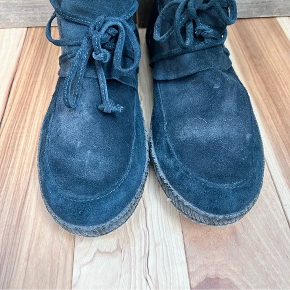 UGG Reid Moc Black Suede Booties Leather Details Sheepskin Wool Treadlite Sz 10 - Picture 3 of 14